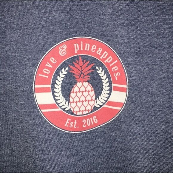 Love & Pineapples Graphic Crew Neck T-Shirt Pink Flamingo Sz M - Picture 3 of 6